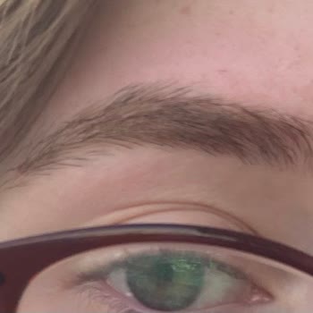 Salon O'N Saç Dizayn Kaş Kesimi Aşırı Kısa, Bıyık İhmali Ve Çalışan Tarafından Saygısız Davranış