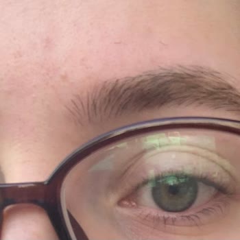 Salon O'N Saç Dizayn Kaş Kesimi Aşırı Kısa, Bıyık İhmali Ve Çalışan Tarafından Saygısız Davranış