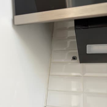 Arçelik Servisinin Hatalı Ankastre Montajı Mutfak Fayanslarını Çattırdı