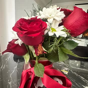 Yanlış Ve Özensiz Çiçek Gönderimi, Müşteri Hizmetlerinden Cevap Yok