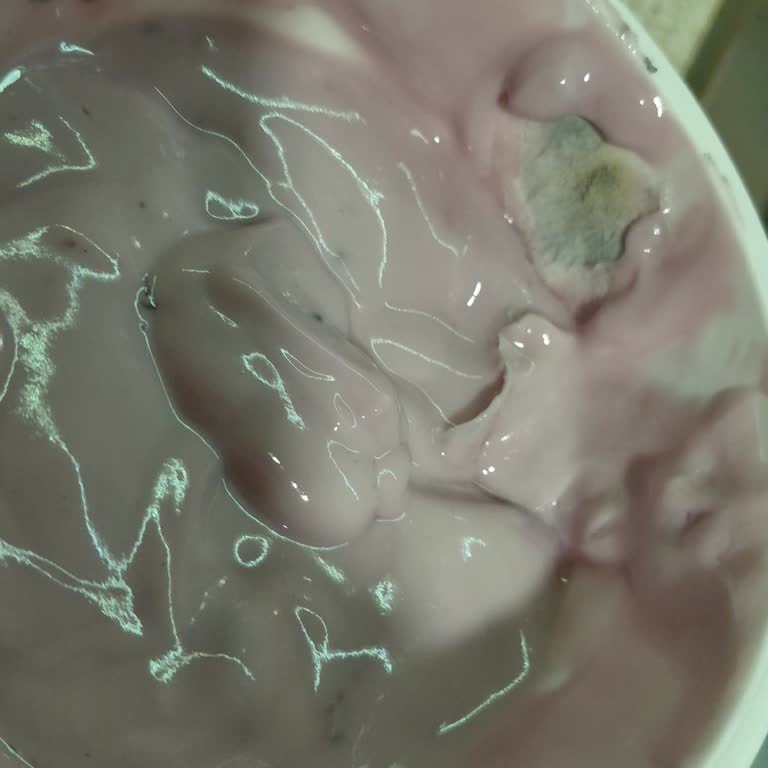 Şok Markette Küflü Yoğurt Satışı Ve Sağlık Endişesi