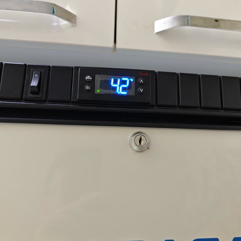 Aşırı Soğutan Dolapta Soğuk Zincir Ürünleri 100 Bin TL Zarar Gördü Üretici Sorumluluk Reddi