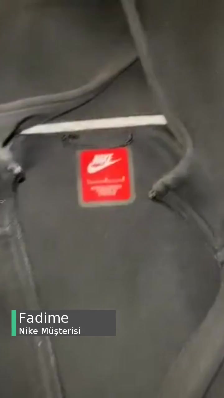 Nike Fermuarlı Ceket Sırtında Ve Kollarında İp Açılmaları videonun kapak resmi