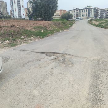 Tarsus Belediyesi 46102 Sokakta Çukurlar Nedeniyle Araç Hasarı Ve Güvenlik Sorunu