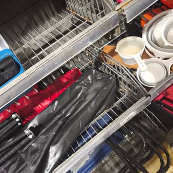 Şok Market Çatısındaki Su Sızıntısı Gıda Güvenliğini Tehdit Ediyor