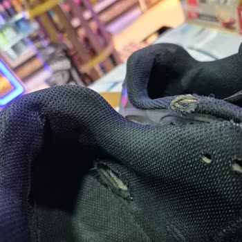 Nike Mağazasında Koku Ve Yırtılma, Garanti İhlali Ve Yardım Eksikliği