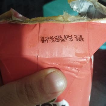 Juss Meyve Suyunun Kapağını Açtığımızda Ürünün İçinde Küf Tabakası Olması