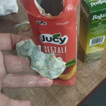 Juss Meyve Suyunun Kapağını Açtığımızda Ürünün İçinde Küf Tabakası Olması