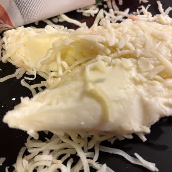 Bozulmuş Ve Küflü Mozzarella Peynirinde Gıda Güvenliği Endişesi