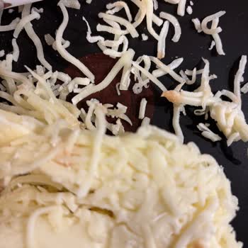 Bozulmuş Ve Küflü Mozzarella Peynirinde Gıda Güvenliği Endişesi