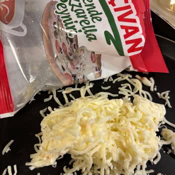 Bozulmuş Ve Küflü Mozzarella Peynirinde Gıda Güvenliği Endişesi
