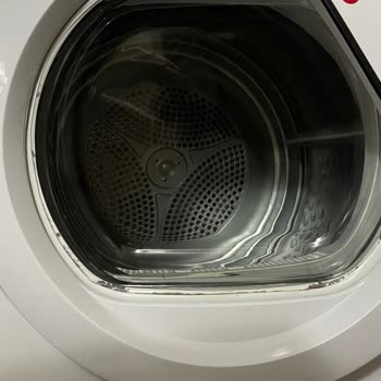 Kurutma Makinesinde Kapak İçinde Su Ve Tüy Birikmesi