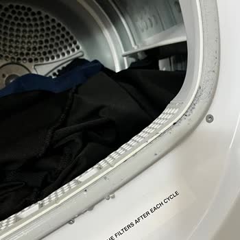 Kurutma Makinesinde Kapak İçinde Su Ve Tüy Birikmesi