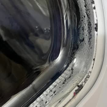 Kurutma Makinesinde Kapak İçinde Su Ve Tüy Birikmesi