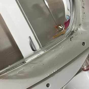 Kurutma Makinesinde Kapak İçinde Su Ve Tüy Birikmesi