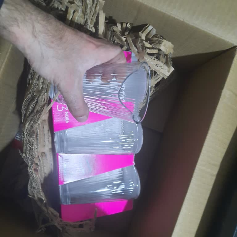 Kırık Bardak Ve Müşteri Temsilcisinin Çöpe Atma Talimatı