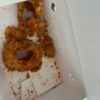 Migros Yemek’te Cajun Corner’dan Çiğ Tavuk Ve Bozuk Sos, İade Reddedildi