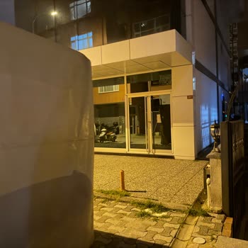 Kolordu Sokakta İşgal Durumu: Konteyner, Karavan Ve Dubalar