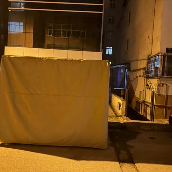 Kolordu Sokakta İşgal Durumu: Konteyner, Karavan Ve Dubalar