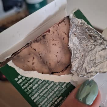 Karşıyaka Alaybey BİM Şubesinde Bozuk Çikolata Ve Sağlık Endişesi