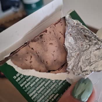 Karşıyaka Alaybey BİM Şubesinde Bozuk Çikolata Ve Sağlık Endişesi