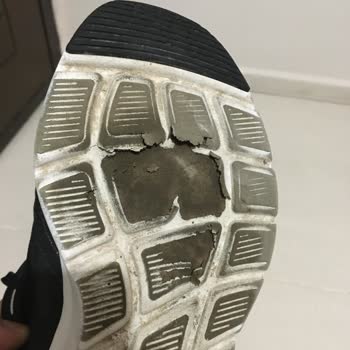 Skechers Erkek Spor Ayakkabısının Tabanı 8 Ayda Ağır Deformasyon Gösterdi