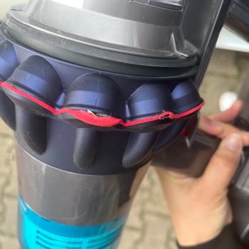 Dyson V15 Detect Deformasyonlu Çiçek Parçası Garanti Kapsamında Ücretsiz Değişim Talebi