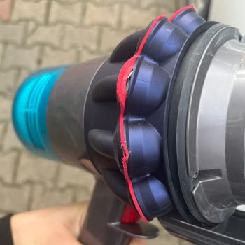 Dyson V15 Detect Deformasyonlu Çiçek Parçası Garanti Kapsamında Ücretsiz Değişim Talebi