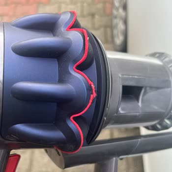 Dyson V15 Detect Deformasyonlu Çiçek Parçası Garanti Kapsamında Ücretsiz Değişim Talebi