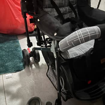 Bebek Arabası Kısa Sürede Kırıldı, Satıcı Sorumluluğu Reddetti