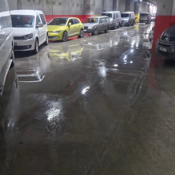 Bakırköy Sosyete Pazarı Kapalı Otoparkında Yağmur Suyu Tahliye Sorunu Acilen Çözülmeli
