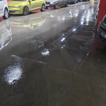 Bakırköy Sosyete Pazarı Kapalı Otoparkında Yağmur Suyu Tahliye Sorunu Acilen Çözülmeli