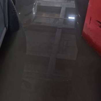 Bakırköy Sosyete Pazarı Kapalı Otoparkında Yağmur Suyu Tahliye Sorunu Acilen Çözülmeli