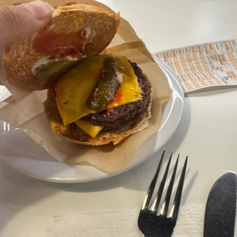 Köfteci Yusuf Deposite AVM Şubesinde Kötü Ürün Kalitesi Ve İlgisiz Servis