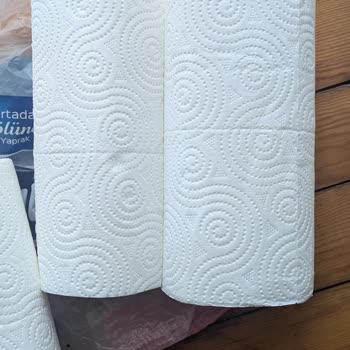 Papia Markasından Yarım Yaprak Kağıt Havluda Oransız Kesim Hatası