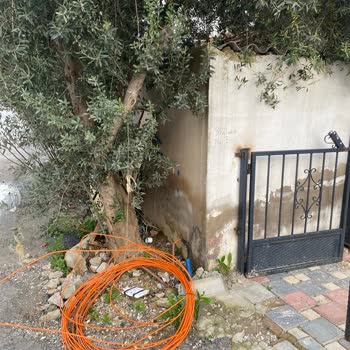 Kablolar Yer Altına Alınmadığı İçin Sürekli İnternet Kesintileri Yaşanıyor