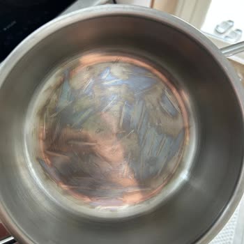 Sparx Tabletinin Çelik Tencereye Kalıcı Leke Ve Deformasyon Getirmesi