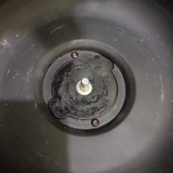 Motor Aşırı Isındı Ve Yağ Sızdı; Servisin Reddetme Tutumu Ve Değişim Talebi