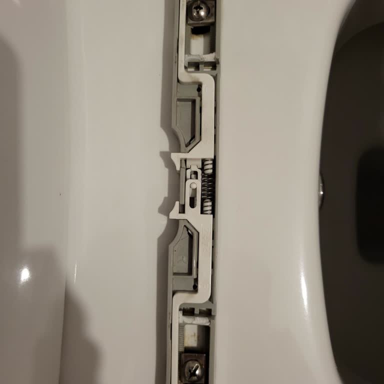 Klozet Kapağının Yedek Parçası Tek Başına Satılamıyor