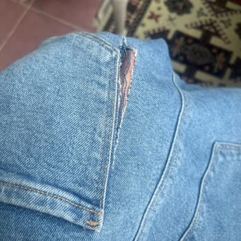 Mavi Pantolonun Hızlı Yırtılması Ve Değişim Talebi