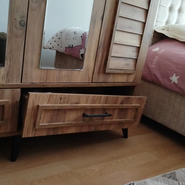 Tekirdağ Süleymanpaşa Şubesinde Garanti Kapsamındaki Gardırop Çekmece Arızası İçin Servis Gelmedi