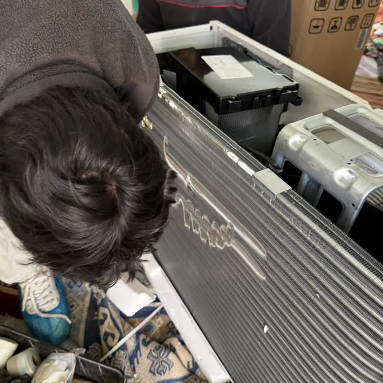 Kutu Sorunsuz Göründü, Yetkili Servis İç Ünitede Hasar Tespit Etti Ve Satıcı Değişimi Reddetti