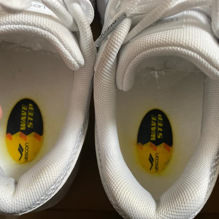 Ayakkabının Logo Lekesi Çoraba Ve İç Kısmına Geçti, Ürün Değişimi İstiyorum