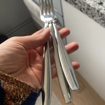 Kısa Sürede Renk Kaybı Ve Çizik Çelik Tencere, Yemek Takımı Ve Çatal-Bıçak Seti İçin Değişim Talebi