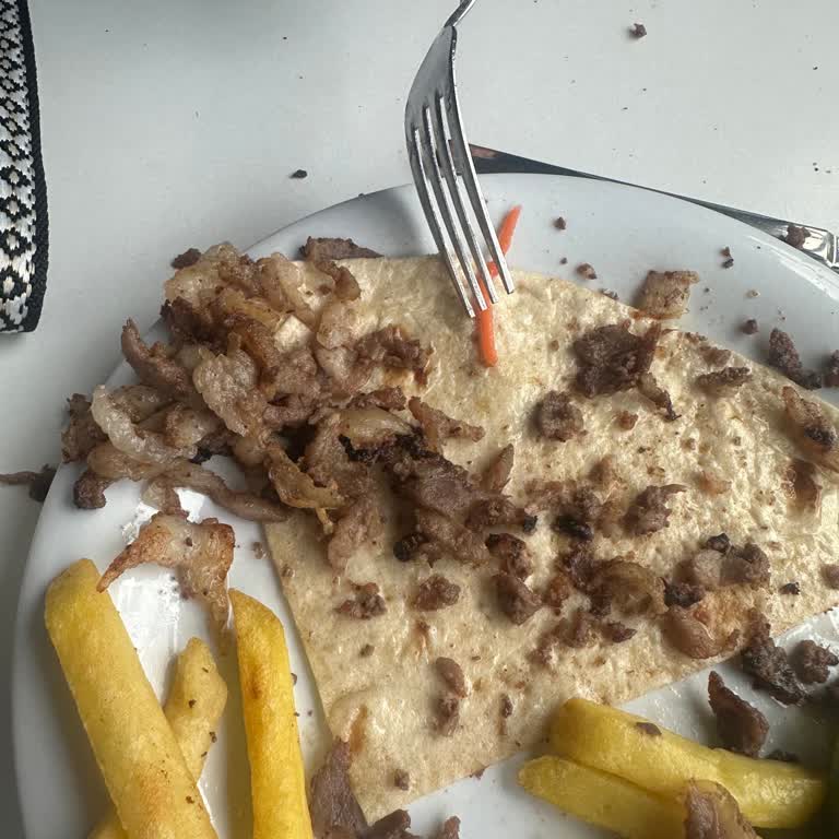 Mistral Rezidans Altındaki Köfteci Yusuf Şubesinde Soğuk Yemek Ve Hijyen Sorunları