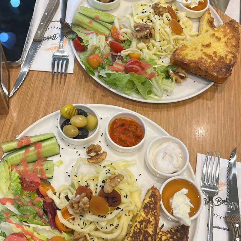 İra Bakery'de Böcekli Kahvaltı Ve Kasa Personelinin Kaba Tavrı