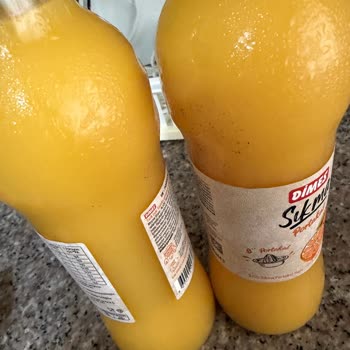 Açılmamış Portakal Suyu Şişelerinde Küf