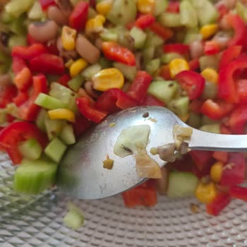 Yayla Salata Topping Üründe Sümüklü Böcek Ve Gıda Güvenliği Endişesi