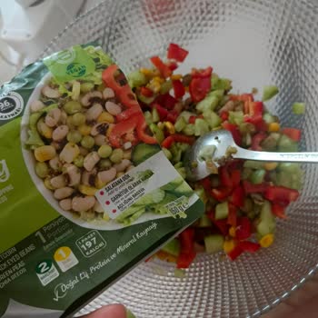 Yayla Salata Topping Üründe Sümüklü Böcek Ve Gıda Güvenliği Endişesi