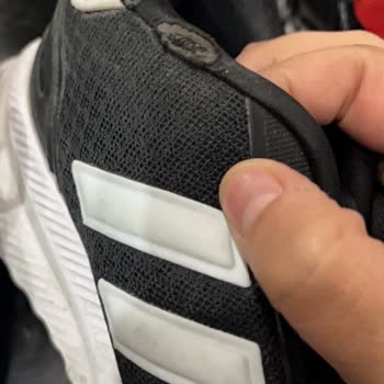 Üç Ayda Sökülen Ayakkabıda Üretim Sorunu Ve Mağaza Kullanım Hatası İddiası